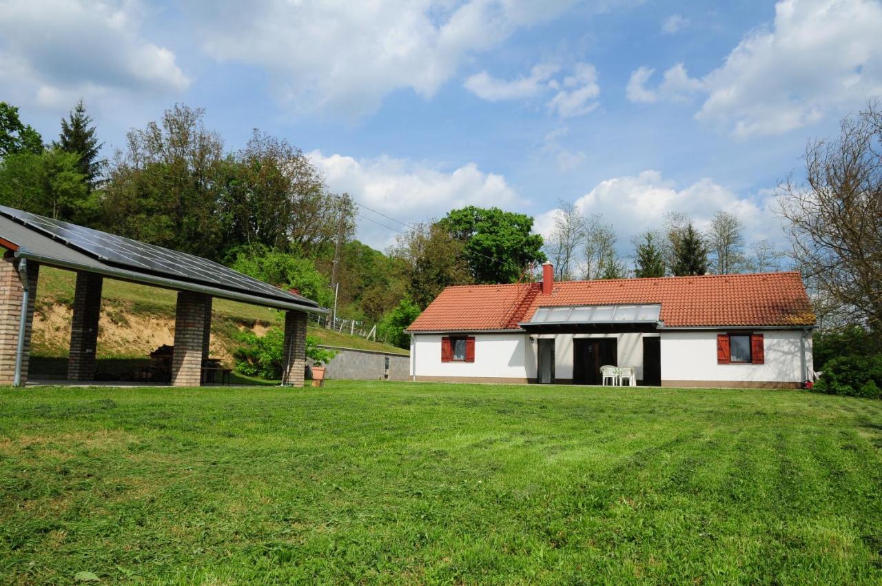 Beppe Vendeghaz Guest House Abaliget Bagian luar foto