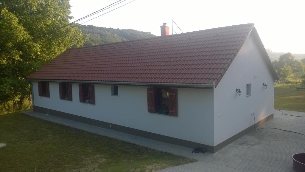Beppe Vendeghaz Guest House Abaliget Bagian luar foto
