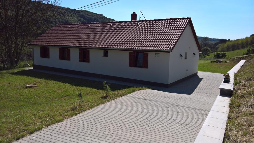 Beppe Vendeghaz Guest House Abaliget Bagian luar foto