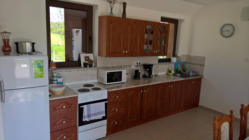 Beppe Vendeghaz Guest House Abaliget Bagian luar foto